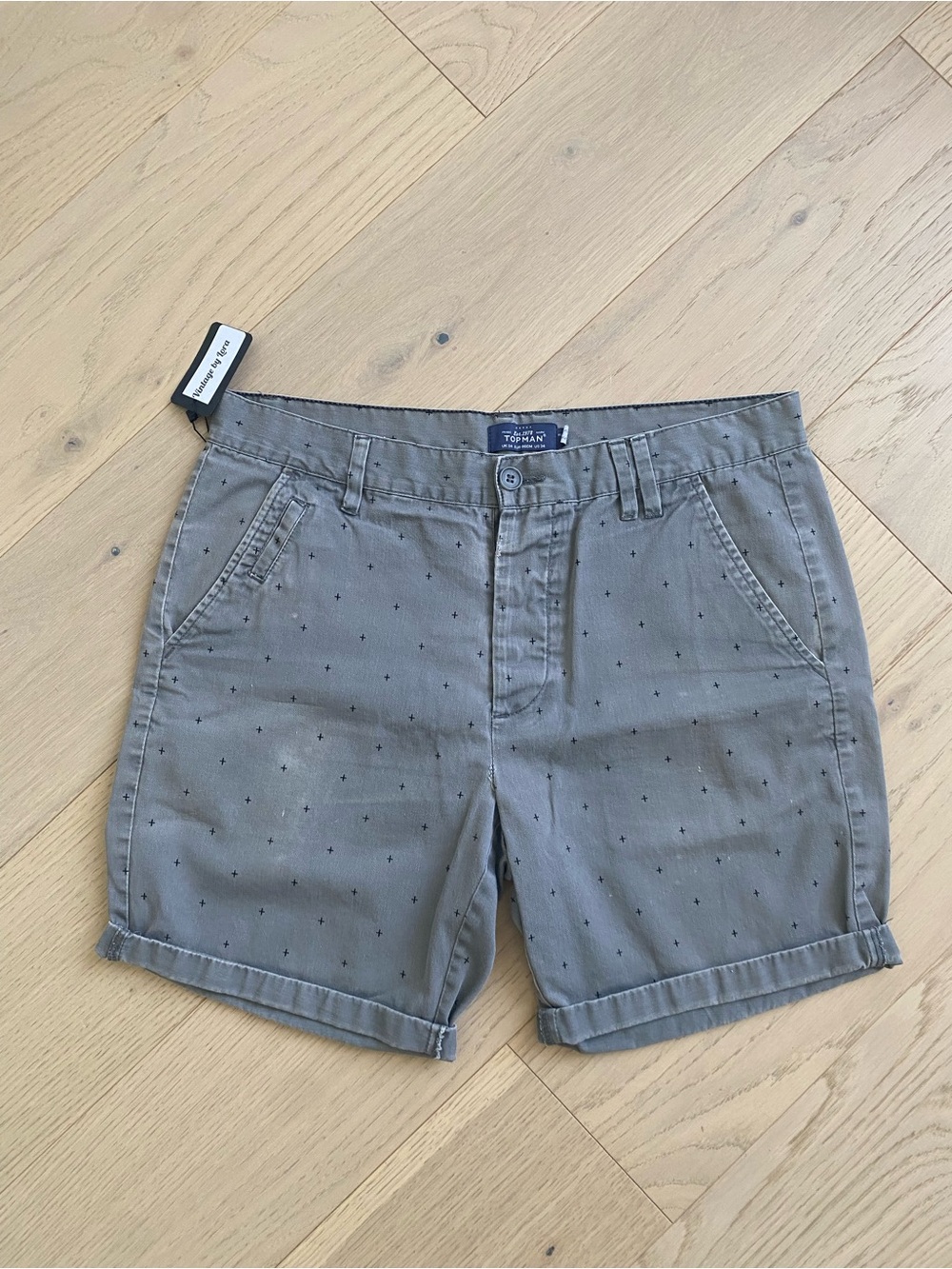 Topman Gray Cotton Flat Front Shorts with Micro Dot Print *free in bundle